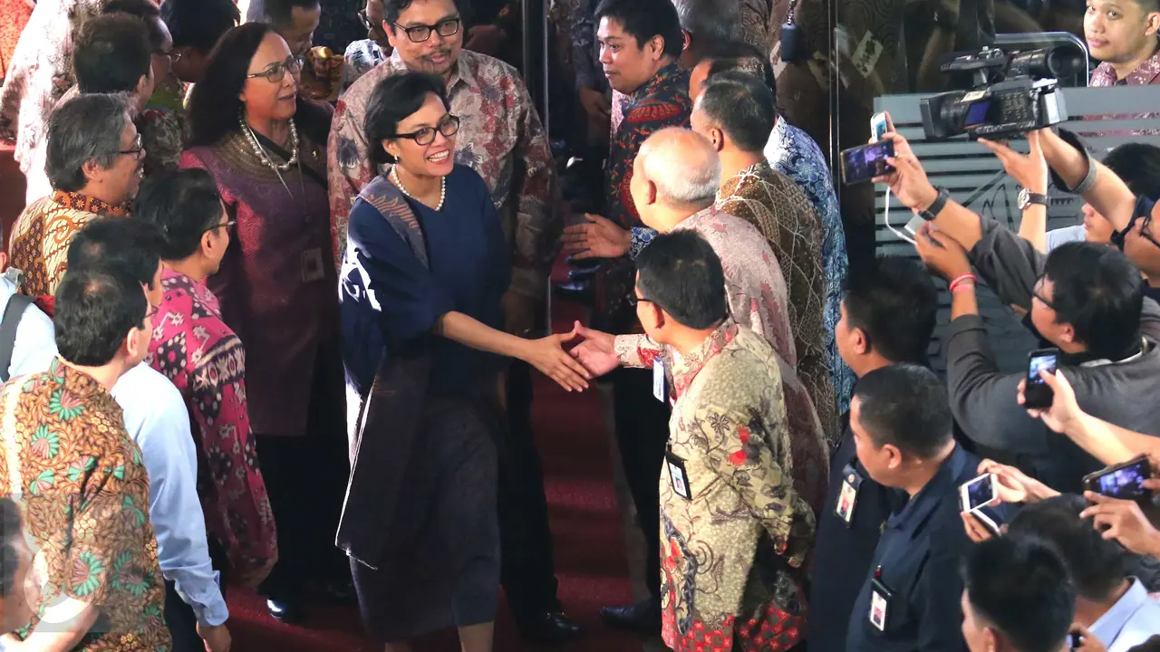20160727-Menkeu Baru Sri Mulyani Disambut Meriah saat Tiba di Kemenkeu