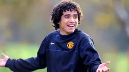 Manchester United&#039;s Rafael Da Silva in a training session at Carrington training complex in Manchester, on November 4, 2008, on the eve of their UEFA Champions league group E match against Celtic. AFP PHOTO/ANDREW YATES 