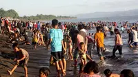 Warga Lombok memadati Pantai Kuranji jelang Ramadan