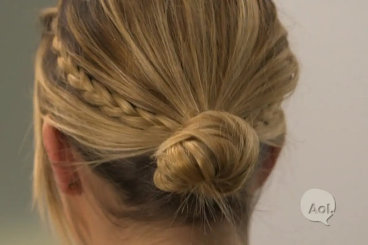 7 Gaya Rambut yang Bisa Kamu Buat Hanya dengan 10 Menit
