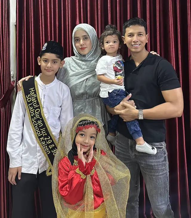 6 Potret King Faaz murojaah hafalan Al-Qur'an usai sahur, banjir pujian