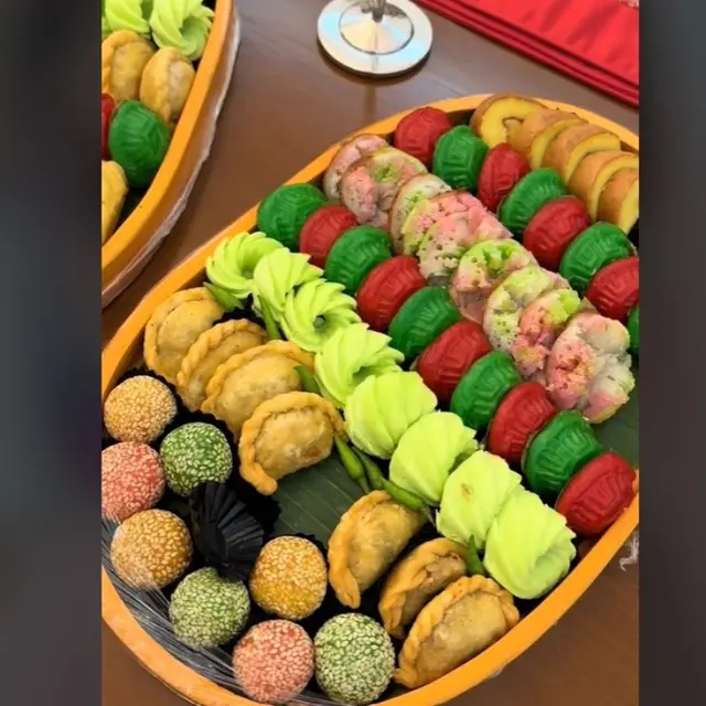 Hidangan Open House Jokowi di Istana Negara, Ada Opor Ayam sampai Jajanan Pasar. foto: TikTok @erinagudono