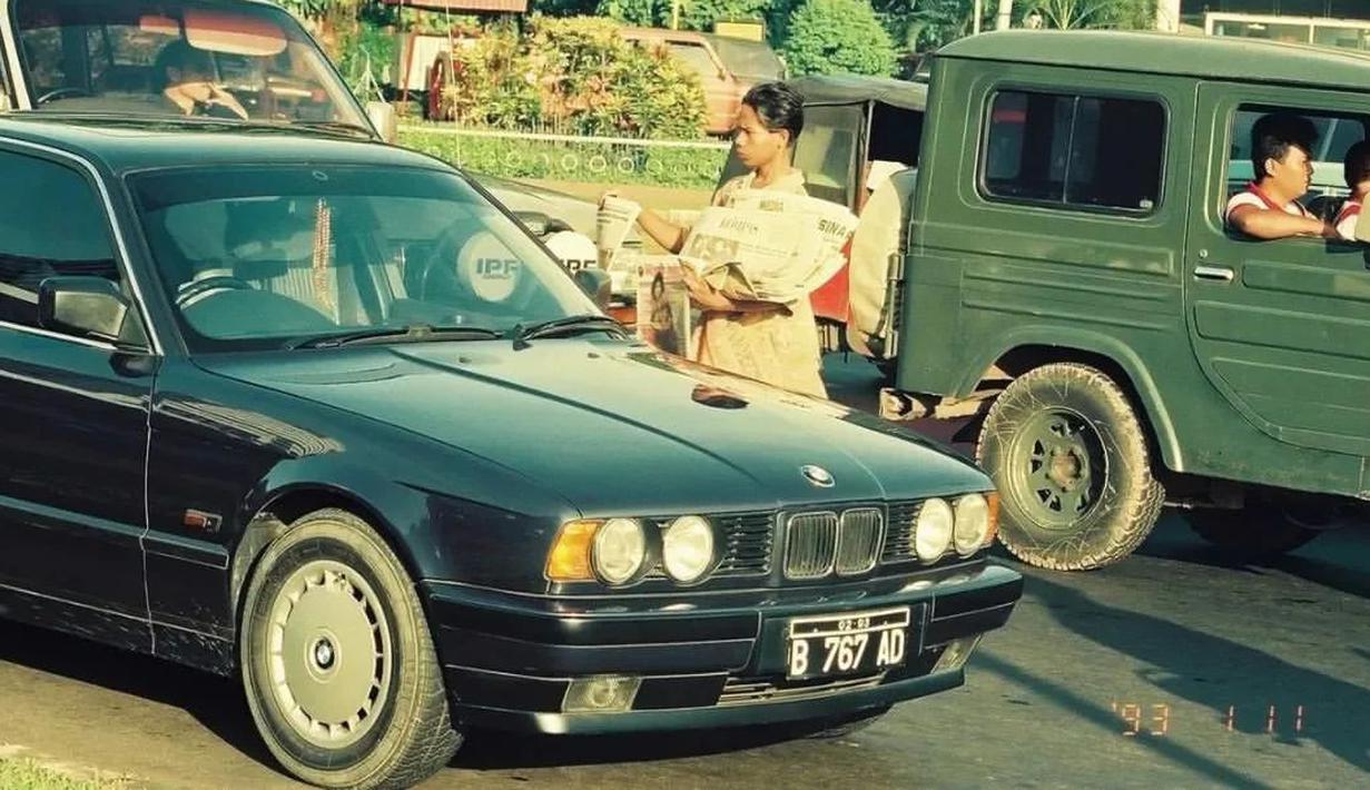 Penjual koran masih berseliweran di jalan. (Source: Instagram/@groupotomotif1990)