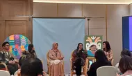 Founder Ayam Penyet Bandung Erna Sari dalam IdeaFest 2023 pada sesi diskusi bertajuk How to Grow SMEs Beyond Limited di JCC Senayan, Jakarta, Sabtu (30/9/2023). (Maulandy/Liputan6.com)