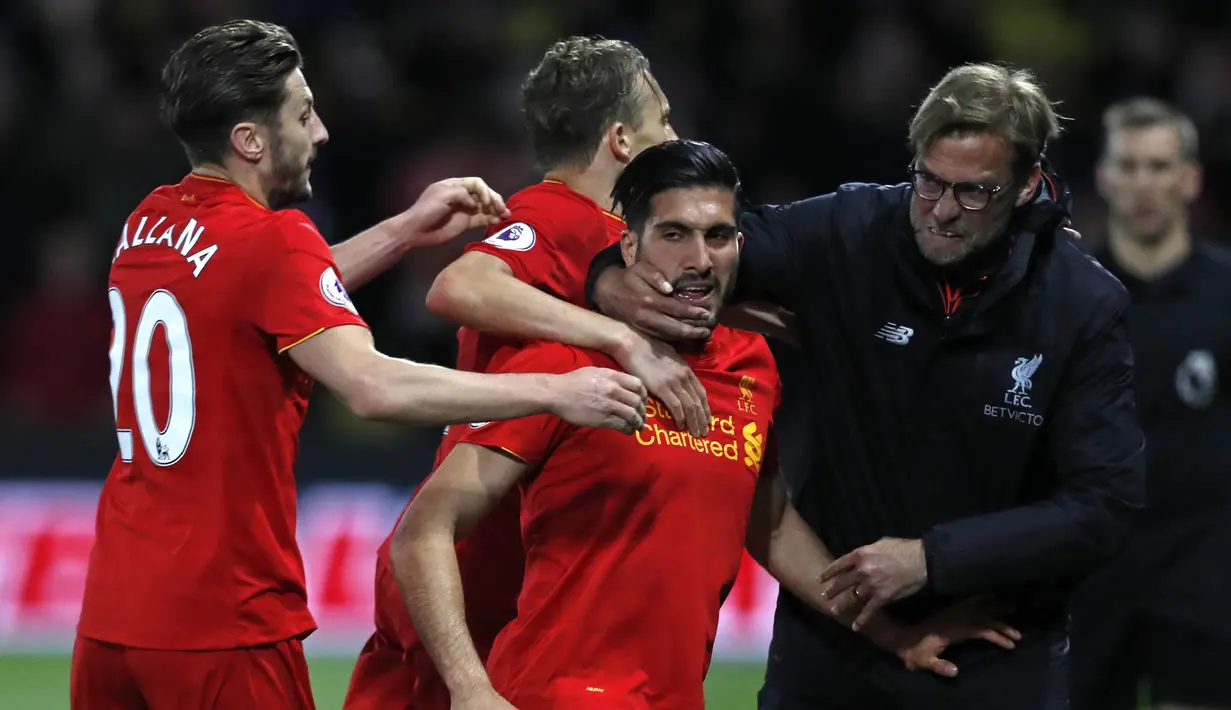 Pelatih Liverpool, Juergen Klopp, merayakan gol yang dicetak Emre Can ke gawang Watford pada laga Premier League di Stadion Vicarage, Watford, Minggu (1/5/2017). Watford kalah 0-1 dari Liverpool. (AFP/Adrian Dennis)