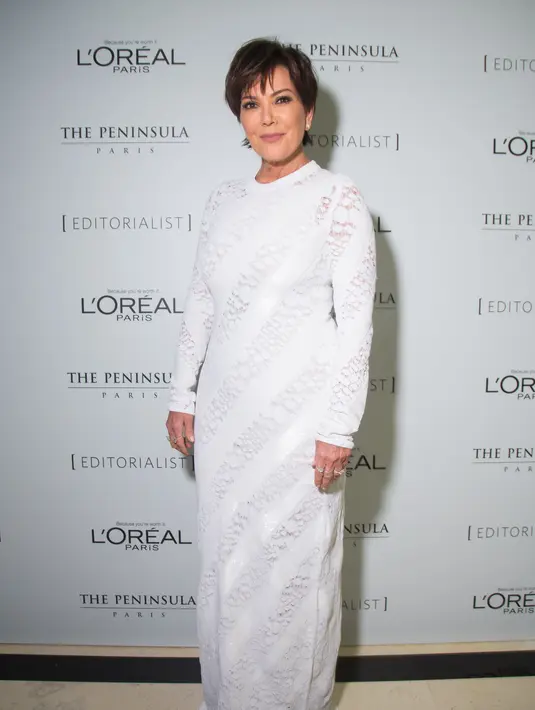 Kris hadir bersama rekan bisnisnya mengunjungi Kim yang saat itu sedang berada dalam kondisi trauma karena nyawanya yang hampir melayang dan hilangnya beberapa barang kesayangannya yang mencapai 143 milyar rupiah. (AFP/Bintang.com)