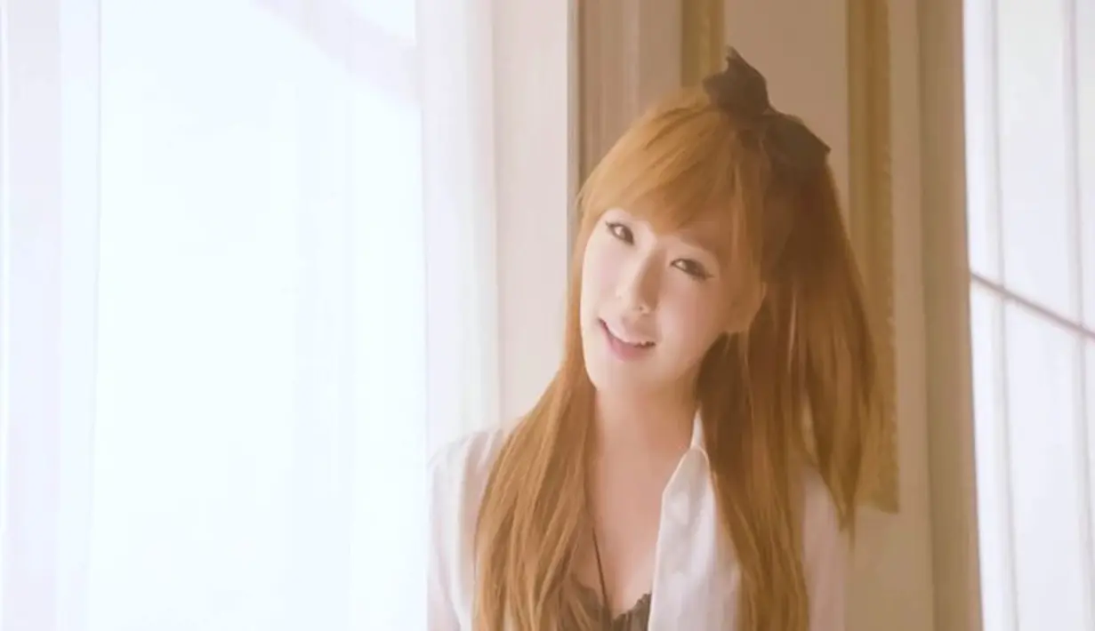 Para netizen di Korea Selatan menuntut pihak penayangan televisi atau KBS untuk memberhentikan Tiffany. Mereka enggan melihat Tiffany di layar kaca lagi. (Koreaboo)