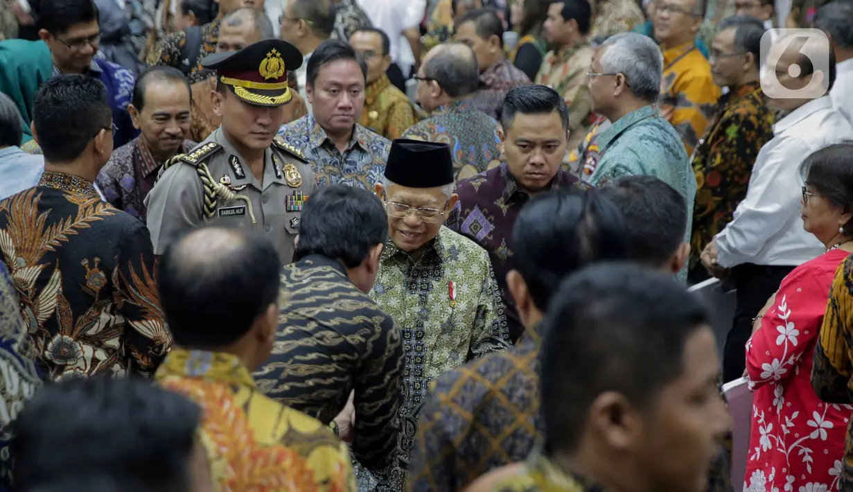 Wakil Presiden Ma'ruf Amin setibanya menghadiri acara Hari Anti Korupsi Dunia (Hakordia) 2019 di Gedung Penunjang KPK, Jakarta, Senin (9/12/2019). KPK kembali menggelar Hari Antikorupsi Sedunia yang jatuh setiap 9 Desember. (Liputan6.com/Faizal Fanani)