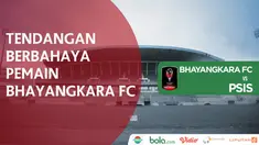 Berita video insiden tendangan berbahaya pemain Bhayangkara FC, Teuku M. Ichsan, ke bek asing PSIS Semarang, Petar Planic, dalam laga Grup E Piala Presiden 2018, Sabtu (20/1/2018).