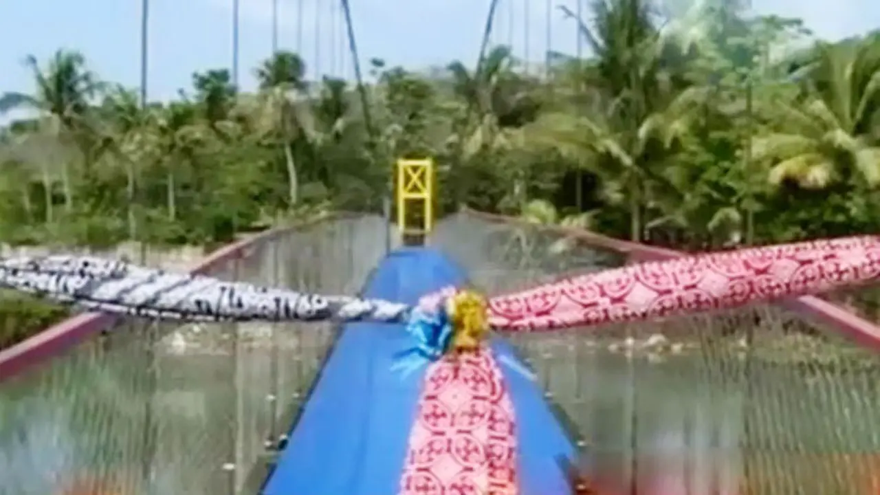 Peresmian Jembatan Asa SCTV di Pamengpeuk