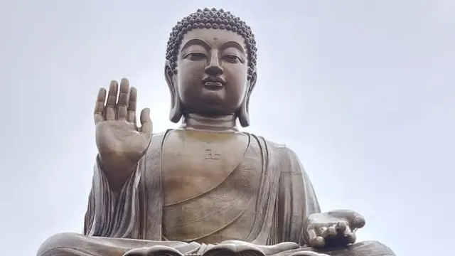 Buddha Tian Tan merupakan patung Buddha raksasa di Hong Kong yang tingginya mencapai 26,4 meter. (Liputan6/Benedikta Miranti)