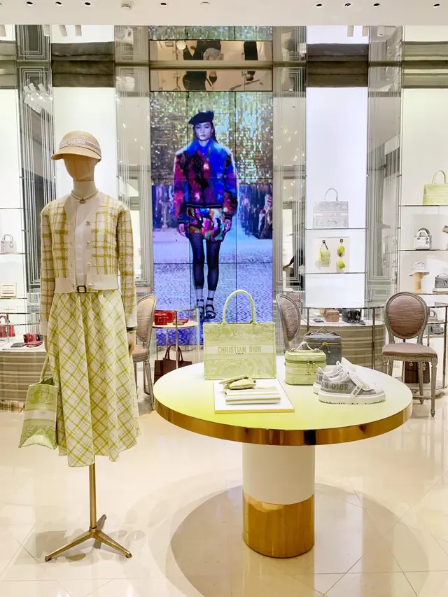 Koleksi Dioriviera dari Dior