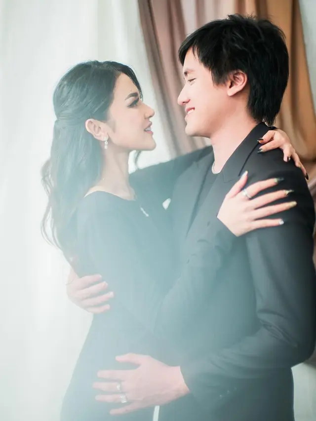 Jelang Menikah, Ini 6 Potret Prewedding Kevin Aprilio dan Vicy Melanie