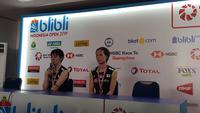 Ganda putri Jepang, Yuki Fukushima/Sayaka Hirota, berhasil meraih gelar Indonesia Open 2019 setelah mengalahkan rekan senegaranya, Misaki Matsutomo/Ayaka Takahasi, dengan skor 21-16, 21-18, Minggu (21/7/2019). (Bola.com/Zulfirdaus Harahap)