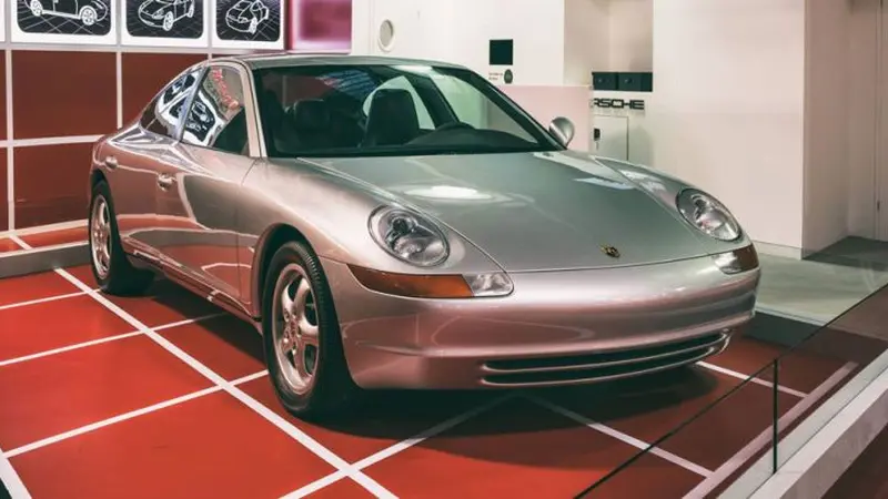 Porsche 989