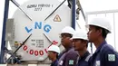 Petugas mengecek alat LNG di salah satu pusat perbelanjaan di Balikpapan, Kalimantan Timur, (27/10/2015). Untuk mempertahankan komitmennya, PT. Pertamina Gas (Pertagas) menyalurkan LNG untuk kebutuhan mal besar. (Liputan6.com/Immanuel Antonius)