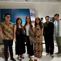 Jajaran direksi Dio Living bersama para desainer.