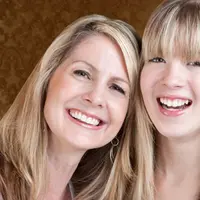 Setiap anak perempuan akan mirip ibu pada waktunya.