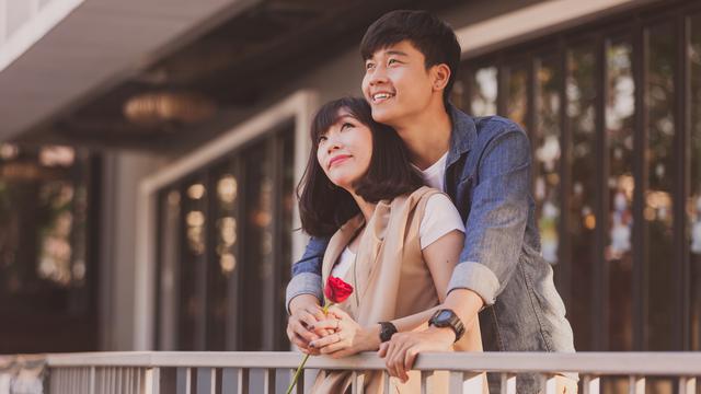 Ilustrasi jatuh cinta, pasangan romantis