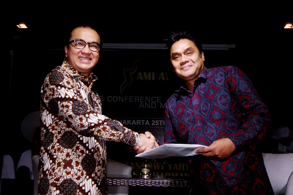[Bintang] Dwiki Dharmawan Gantikan Tantowi Yahya Jadi Ketum AMI Awards