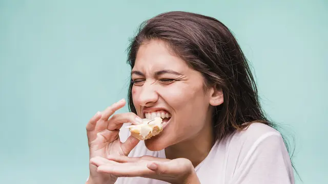 Makan dengan perlahan bermanfaat untuk meningkatkan fungsi pencernaan