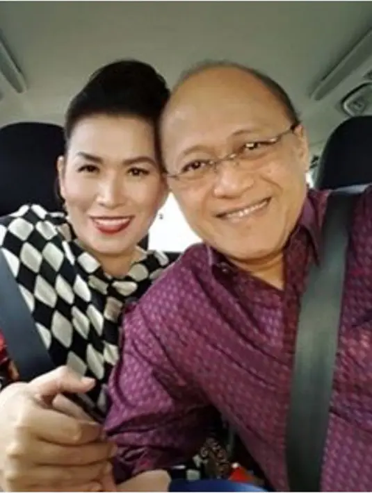 Terlihat dari postingan foto-foto dan tulisan dalam laman media sosialnya. Banyak kalimat-kalimat yang menyejukkan. Keduanya juga sering mengumbar kemesraan disetiap kesempatan. (Instagram/marioteguh)