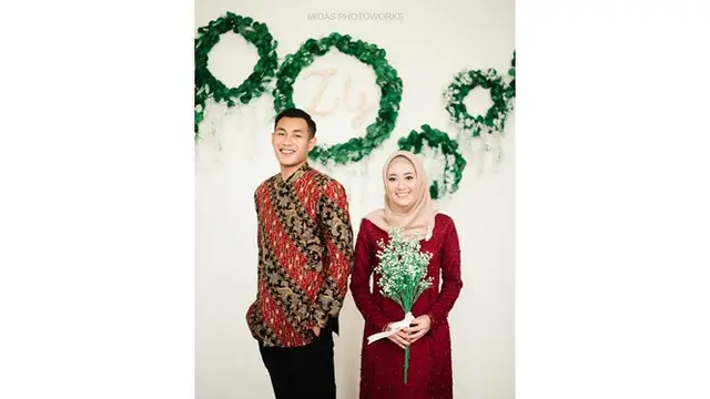 5 Potret Romantis Bek Tangguh Persebaya, Hansamu Yama Bersama Sang Istri