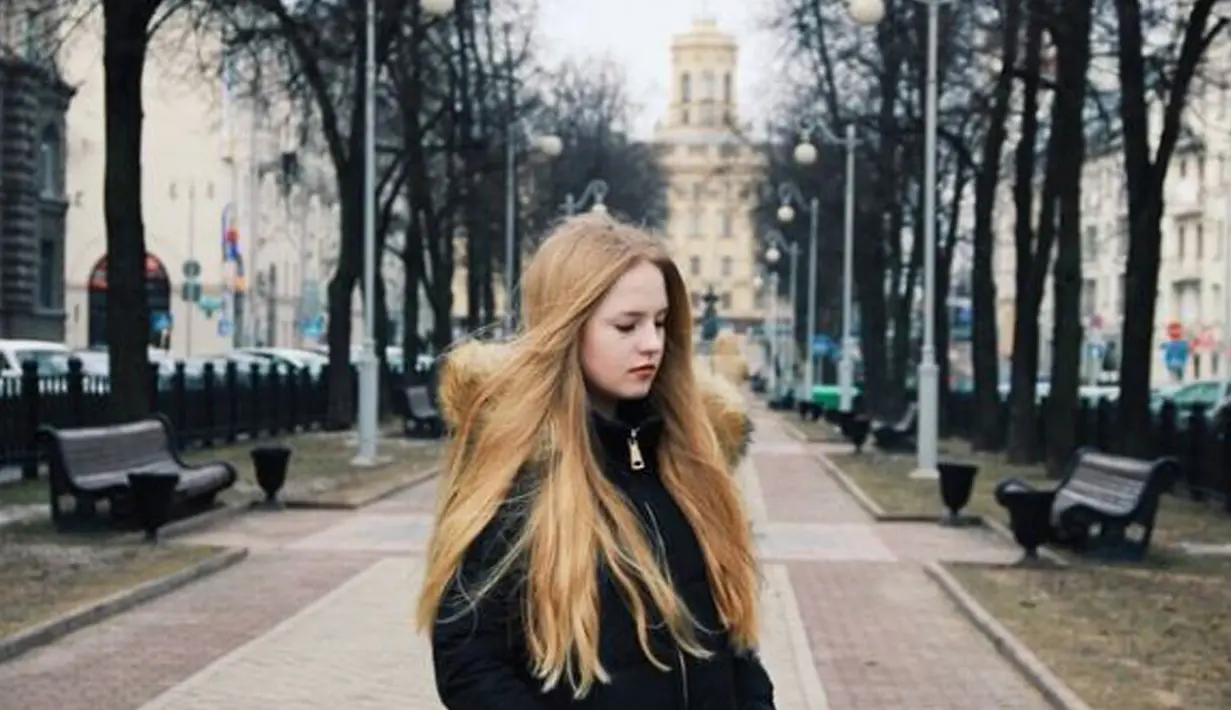 Oksana Neveselaya sering sekali memposting foto-fotonya saat sedang liburan di luar negeri. Akun Instagram wanita yang dijuluki sebagai guru matematika terseksi di dunia itu memiliki 207 ribu pengikut atau follower. (instagram.com/o_neveselaya)