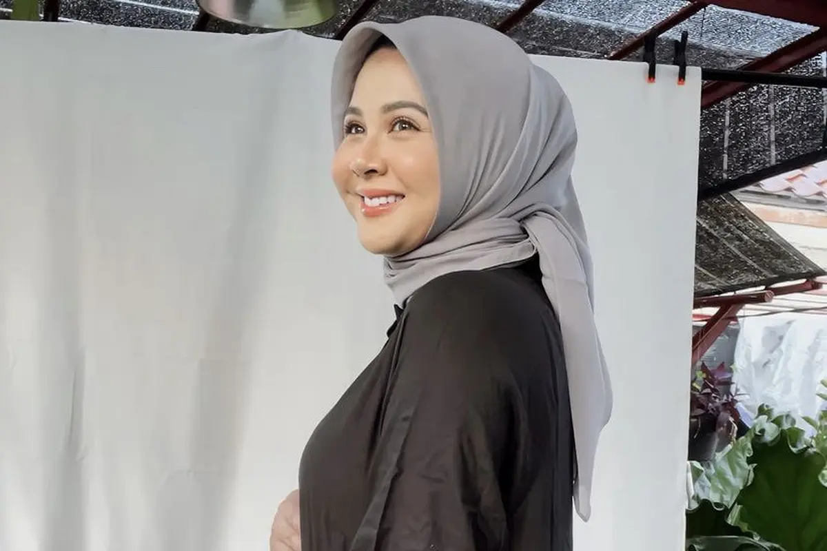 Artis Indonesia Stylish Pake Dress saat Hamil