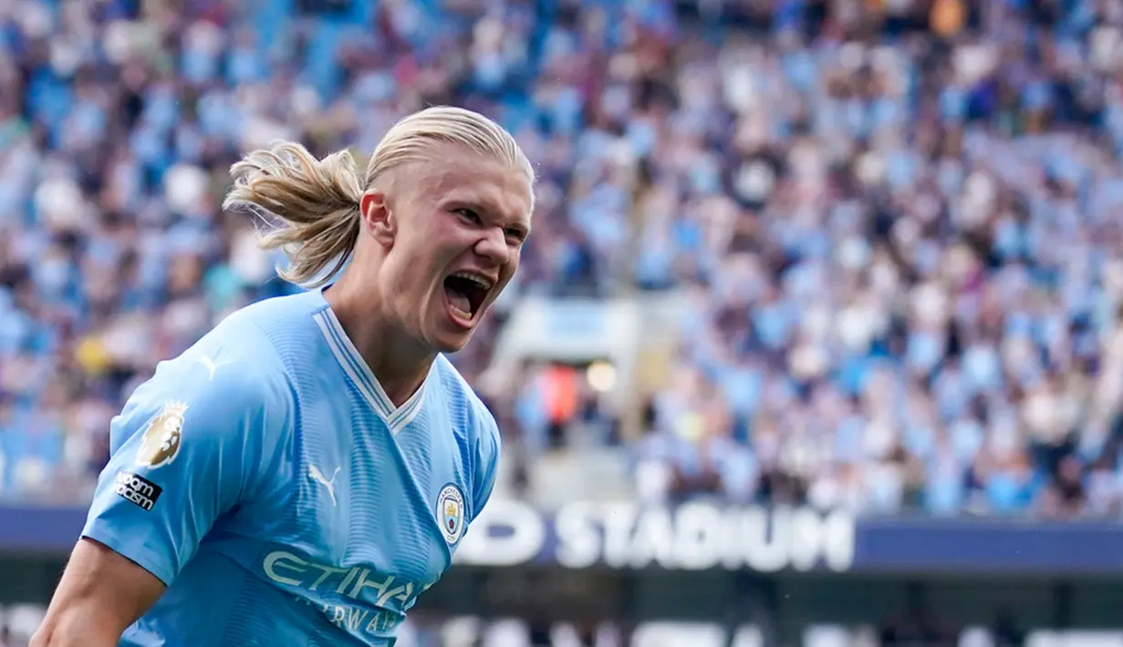 Pemain Manchester City Erling Haaland melakukan selebrasi usai mencetak gol ke gawang Fulham pada pertandingan sepak bola Liga Inggris di Etihad Stadium, Manchester, Inggris, Sabtu (2/9/2023). Manchester City menang 5-1. (AP Photo/Dave Thompson)