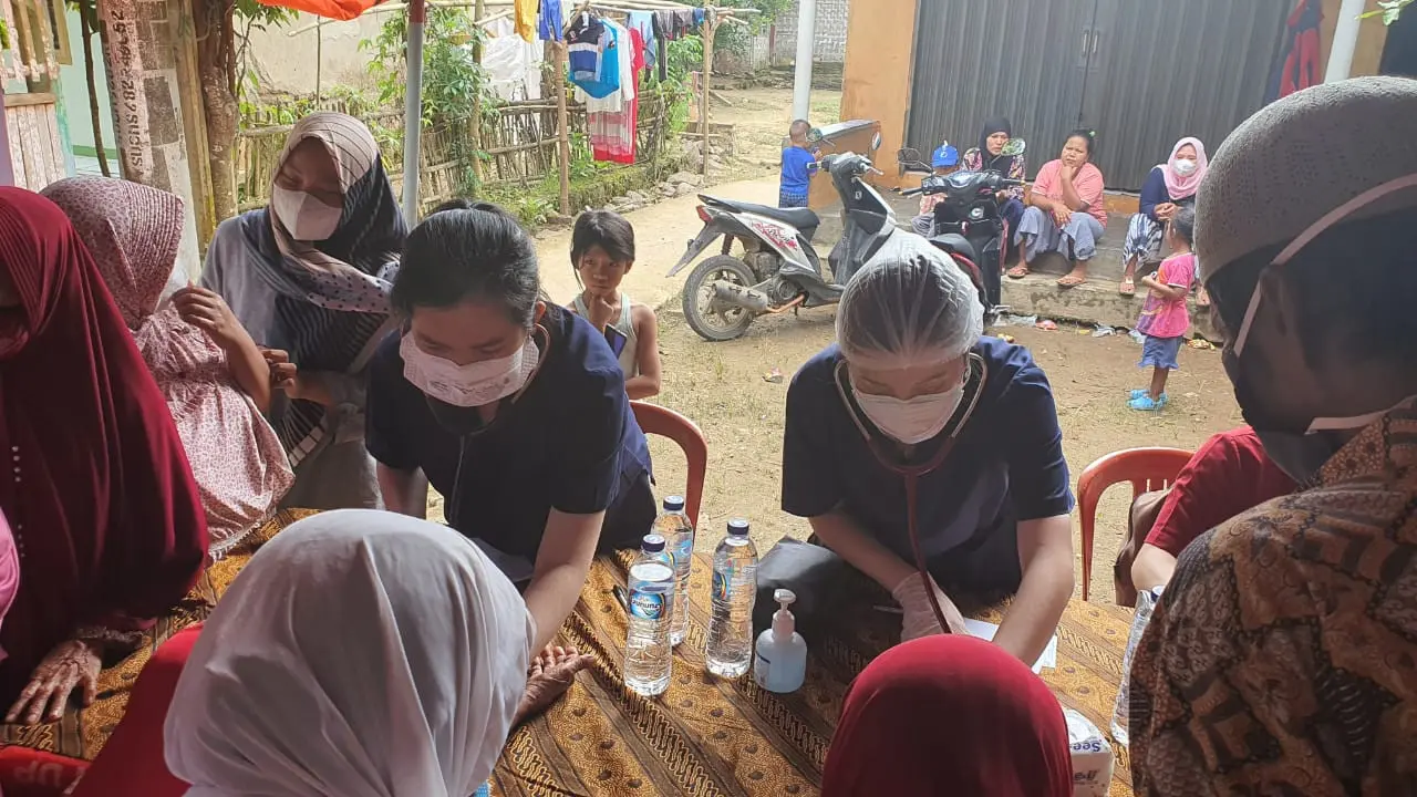 PAPDI Banten Berikan Pengobatan Gratis Ke Korban Banjir. (Senin, 14/03/2022). (Dokumentasi PAPDI Banten).