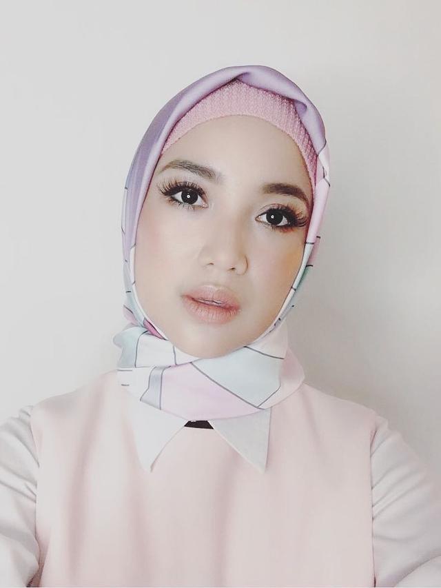 [Bintang] Bikin Hati Adem, Ini 8 Foto Chacha Frederica Saat Berhijab