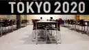 Selain kamar, kampung atlet Olimpiade Tokyo 2020 memiliki ruang makan berukuran besar dua lantai. Di dalamnya, tersedia sekitar 700 pilihan menu makanan untuk para atlet. (Foto: AFP/Behrouz Mehri)
