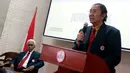 Ketua PB IDI Ilham Oetama Marsis didampingi Ketua Dewan Pakar PB IDI Prof Razaq Taha (kiri) saat memberi keterangan pers di kantor IDI, Jakarta, Senin (9/4). (Liputan6.com/JohanTallo)
