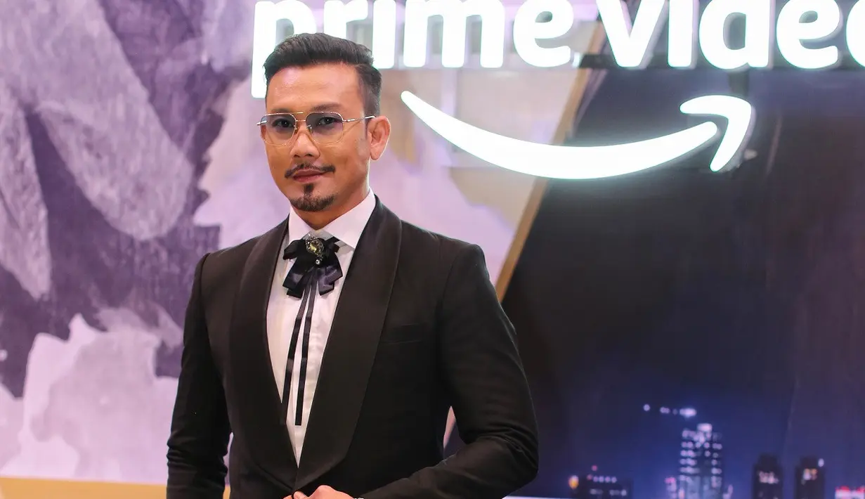 Denny Sumargo memerankan Anjas, suami Kesha yang ambisius dan dikenal sebagai playboy. [Foto: Adrian Putra/Fimela]