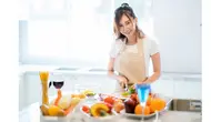 Banyak adaptasi yang perlu dilakukan setelah menikah, termasuk melayani suami dan kebutuhan rumah. Paling tidak, ada empat keterampilan yang perlu dikuasai. (foto: shutterstock.com)