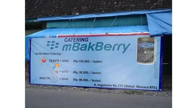 6 Pelesetan di Spanduk Jualan Ini Kocak, Bikin Ketawa