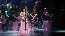 Pertunjukan Orkestra Samjiyon dari Korea Utara saat tampil di Gangneung, Korea Selatan, Kamis (8/2). Mereka memainkan lagu-lagu dari Korut dan Korsel serta lagu musikal Broadway. (Kim Hong-Ji / Pool via AP)