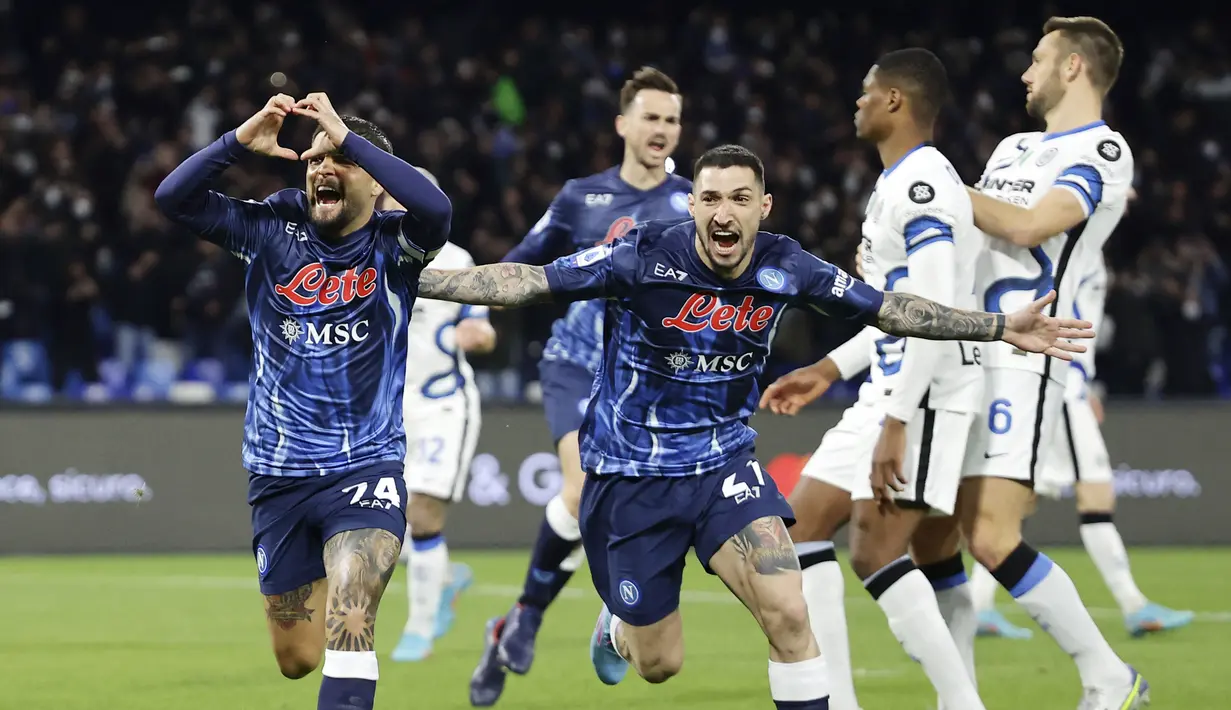 Duel sengit antara Napoli kontra Inter Milan pada laga pekan ke-25 Serie A ini berakhir tanpa pemenang. (Alessandro Garofalo/LaPresse via AP)