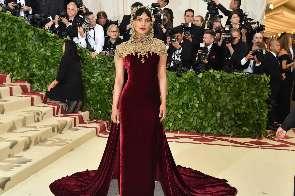 [Bintang] Tampil Cantik di Met Gala 2018, Priyanka Chopra Tuai Pujian