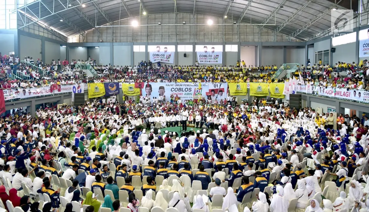 Suasana saat capres nomor urut 01 Joko Widodo atau Jokowi menyampaikan pidato politiknya dalam kampanye di Probolinggo, Jawa Timur, Rabu (10/4). Jokowi yakin perolehan suaranya bersama Ma'ruf Amin bisa mencapai 70 persen. (Liputan6.com/Pool/Media Jokowi-Amin)