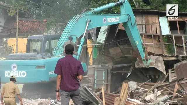 Pemerintah Kota Jakarta Selatan siap menertibkan bangunan di bantaran Sungai Ciliwung, Bukit Duri, Jakarta Selatan, hari ini.