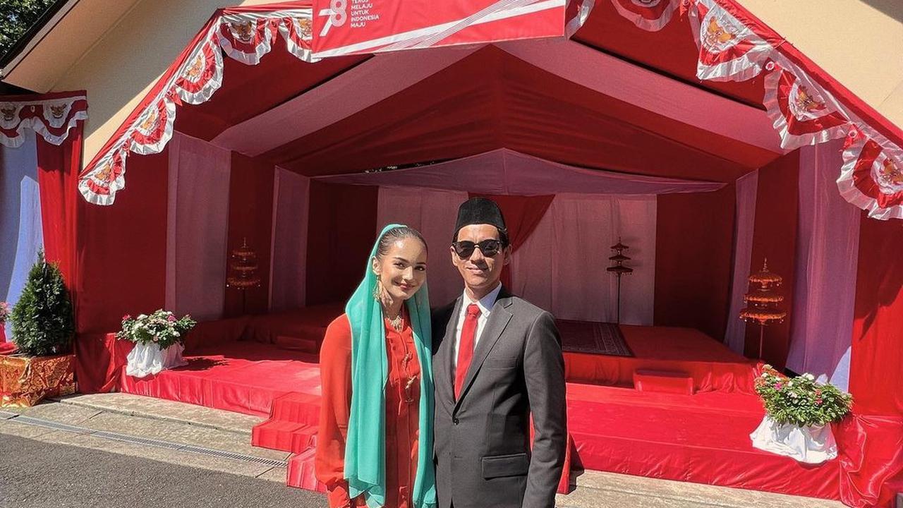 Jadi Istri Diplomat, 6 Gaya Enzy Storia yang Semakin Anggun dalam Balutan Kebaya di Amerika