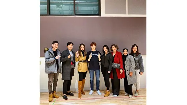 5 Momen Luna Maya dan Vanesha Prescilla saat Interview Kang Daniel, Hebohkan Fans