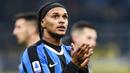 Valentino Lazaro - Pria Austria itu merapat ke Giuseppe Meazza pada 2019 dengan harga 22,4 juta euro. Namun sayang pemain dari Hertha Berlin itu justru tak mendapat tempat di bawah Antonio Conte dan akhirnya dipinjamkan ke Newcastle United dan Borussia Mönchengladbach. (AFP/Miguel Medina)