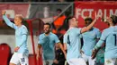 Biancocelesti akhirnya mampu menggandakan keunggulan pada menit ke-87 lewat tendangan Gustav Isaksen. Lazio menang 2-0 atas Twente. Kemenangan ini mengokohkan posisi Lazio di puncak klasemen sementara Liga Europa 2024/2025. (AP Photo/Peter Dejong)