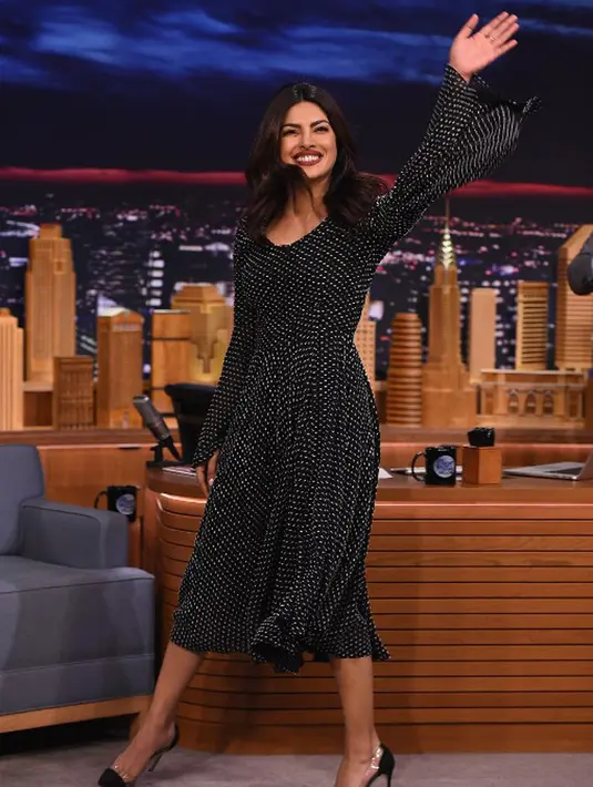 Selain itu, dirinya juga menyebutkan kegemarannya dalam dunia travelling, dan melakukan perjalanan udara. Lantaran semua itu, Priyanka bekerja keras. (AFP/Bintang.com)