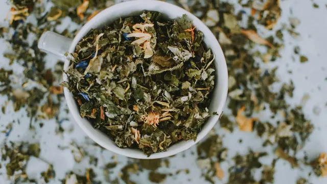 Ini Kepribadian Wanita dengan Parfum Aroma Teh yang Natural dan Menyenangkan