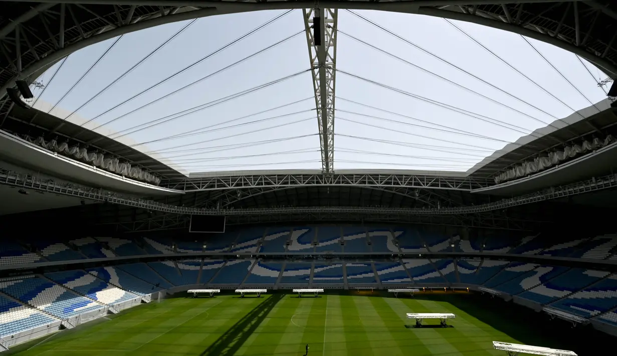 Stadion yang mulai dibangun pada 2014 dan selesai pada 2019 ini memiliki kapasitas 40.000 penonton. Desain  Stadion Al Janoub terinspirasi dari Dhow, yaitu perahu tradisional yang digunakan oleh masyarakat setempat. (AFP/Gabriel Bouys)