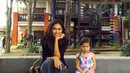 Senyum ceria Nana Mirdad dan putrinya.  (Instagram/@nanamirdad)